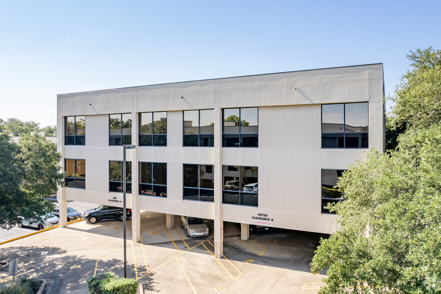 8213 Shoal Creek Blvd, Austin, TX for lease - Building Photo - Image 2 of 3