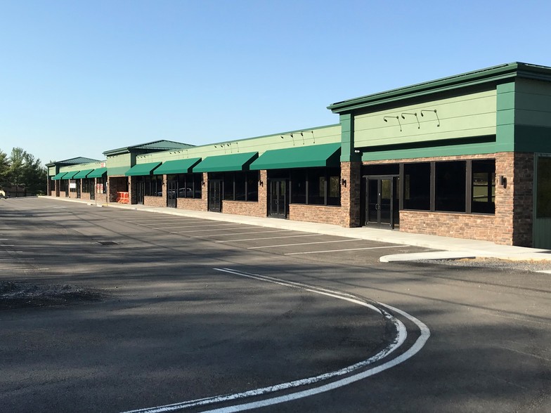 1324-1328 Mars Evans City Rd, Evans City, PA for lease - Building Photo - Image 2 of 8