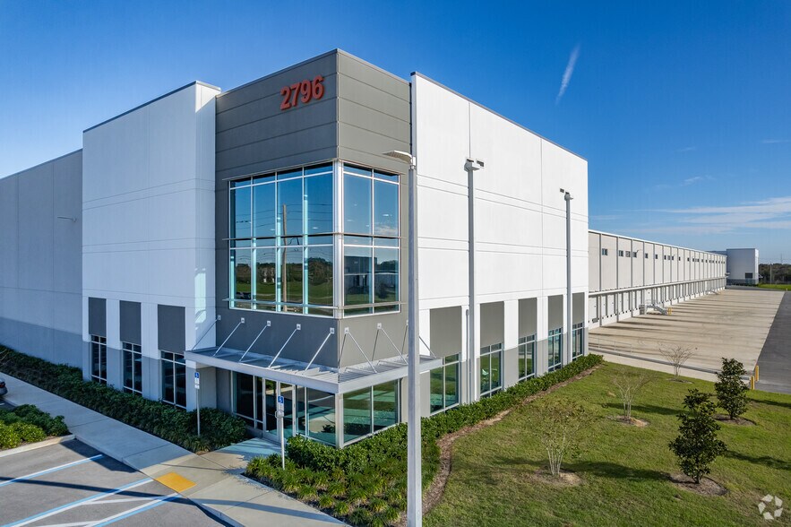 2796 NW 35th St, Ocala, FL for lease - Building Photo - Image 1 of 16