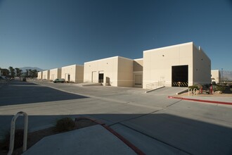 77851 Los Montanas Rd, Palm Desert, CA for lease Building Photo- Image 2 of 6