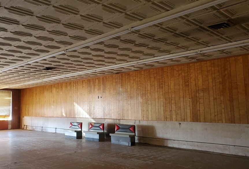 734 N Greenwood Ave, Ware Shoals, SC for sale - Building Photo - Image 3 of 11