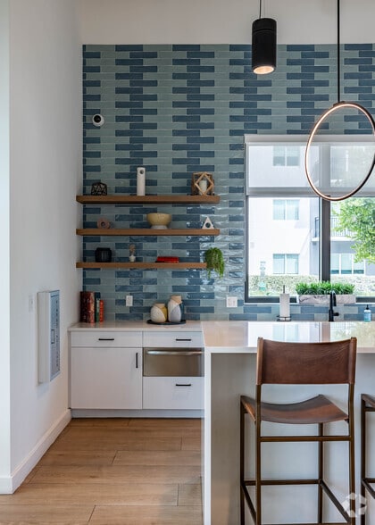 1601 N Dixie Hwy, Lake Worth, FL for lease - Interior Photo - Image 3 of 25