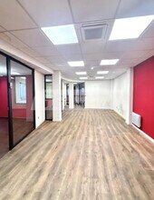 Office in Marseille for sale Interior Photo- Image 1 of 9