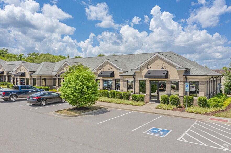 174 Saundersville Rd, Hendersonville, TN 37075