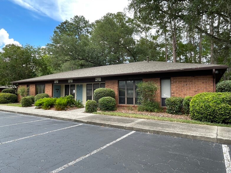 7328 W University Ave, Gainesville, FL for lease - Building Photo - Image 2 of 9