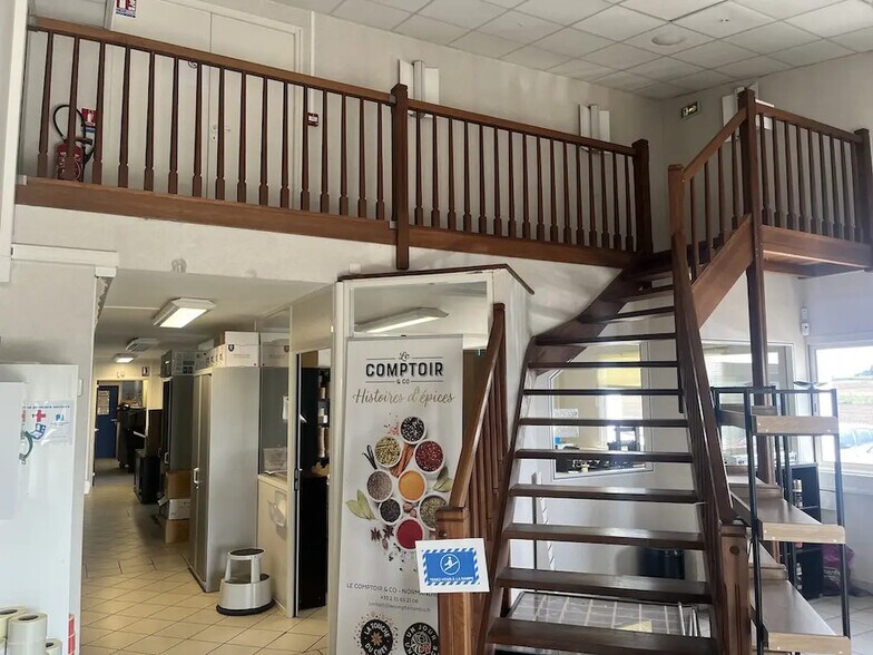 Industrial in Isneauville for lease - Interior Photo - Image 3 of 8