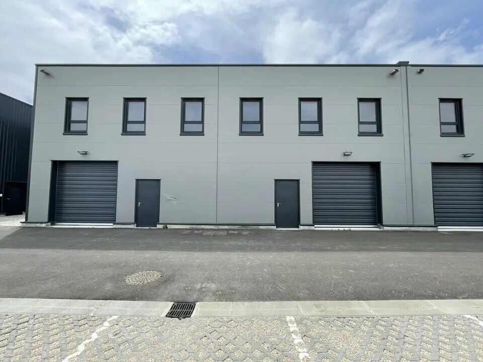 Flex in Avignon for lease Building Photo- Image 1 of 4
