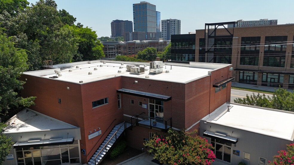 2010 S Tryon St, Charlotte, NC for lease - Building Photo - Image 2 of 12