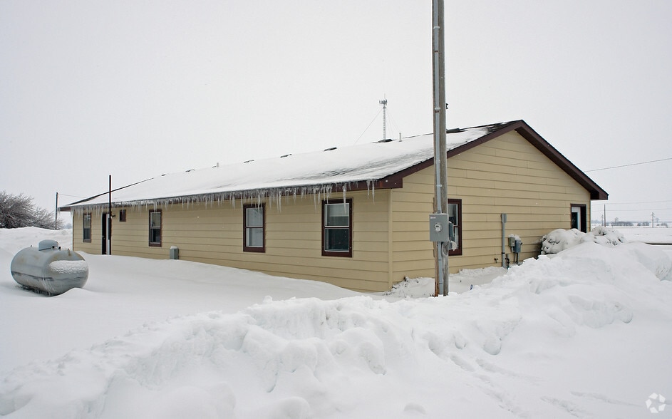 630 3rd St NW, Wells, MN for lease - Building Photo - Image 2 of 2