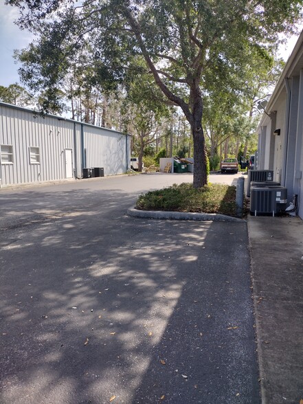 17218 Toledo Blade Blvd, Port Charlotte, FL for lease - Building Photo - Image 3 of 7