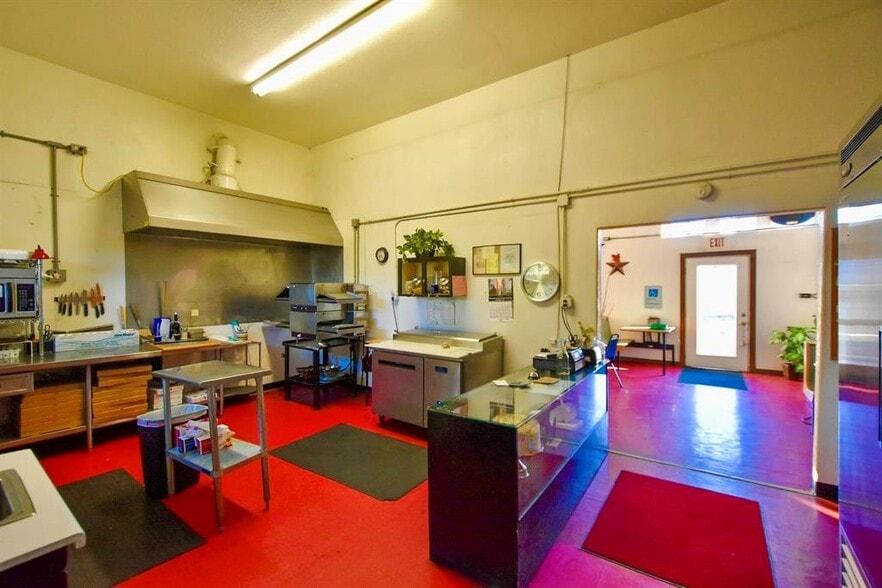 14724 Hornbrook rd, Hornbrook, CA for sale - Building Photo - Image 2 of 32