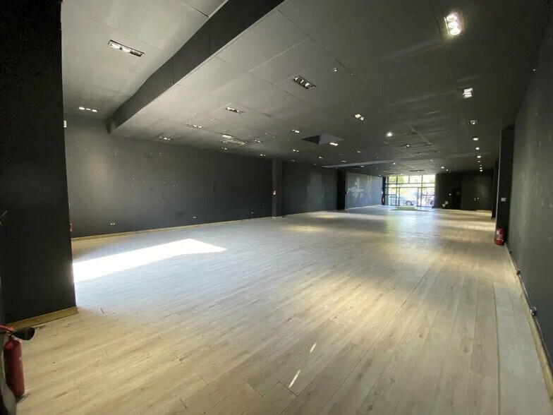 Retail in Mandelieu-la-Napoule for lease - Interior Photo - Image 3 of 4