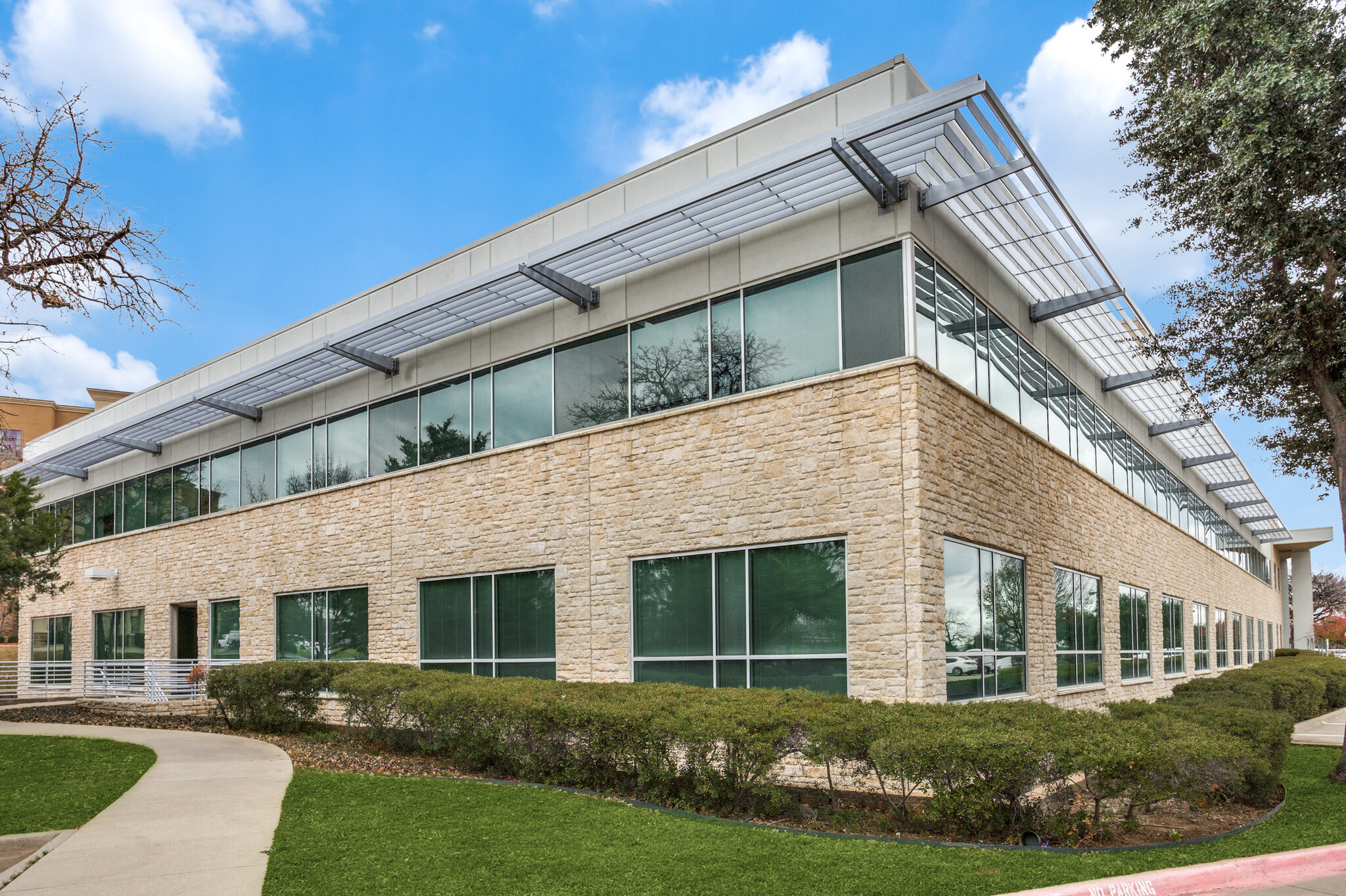 2201 E Lamar Blvd, Arlington, TX for lease Building Photo- Image 1 of 18