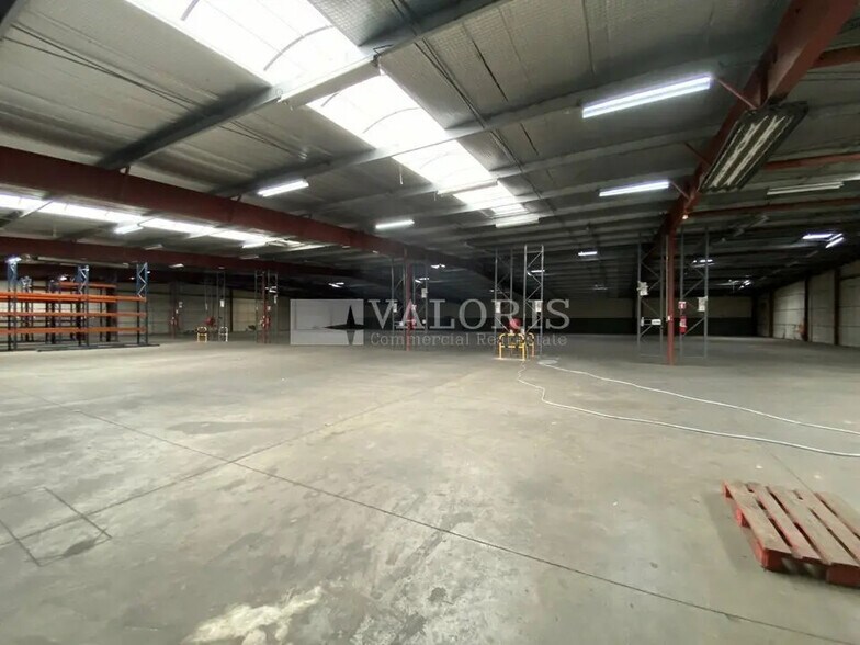 Flex in Saint-Quentin-Fallavier for sale - Building Photo - Image 3 of 12