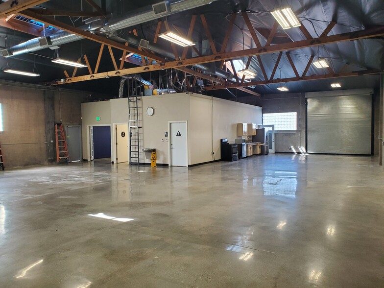 2529 N San Fernando Rd, Los Angeles, CA for lease - Interior Photo - Image 2 of 4