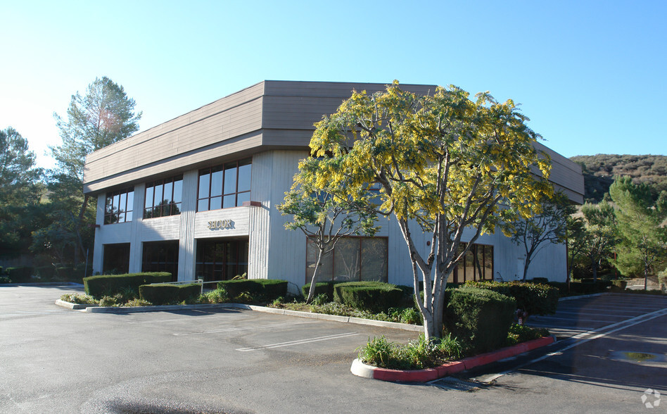 290 Conejo Ridge Ave, Thousand Oaks, CA for lease - Primary Photo - Image 1 of 5