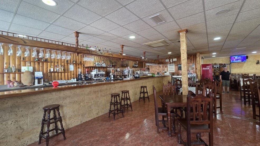 Retail in València for sale - Building Photo - Image 2 of 48