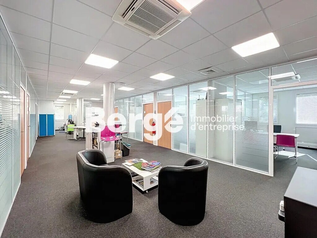 Location Bureaux 283 m² - Photo 1