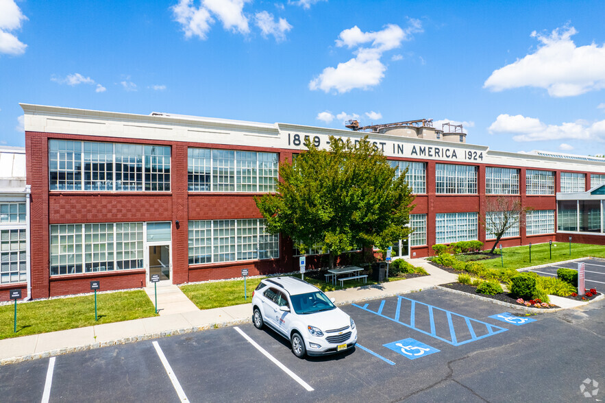 300 American Metro Blvd, Hamilton, NJ for sale - Building Photo - Image 1 of 1