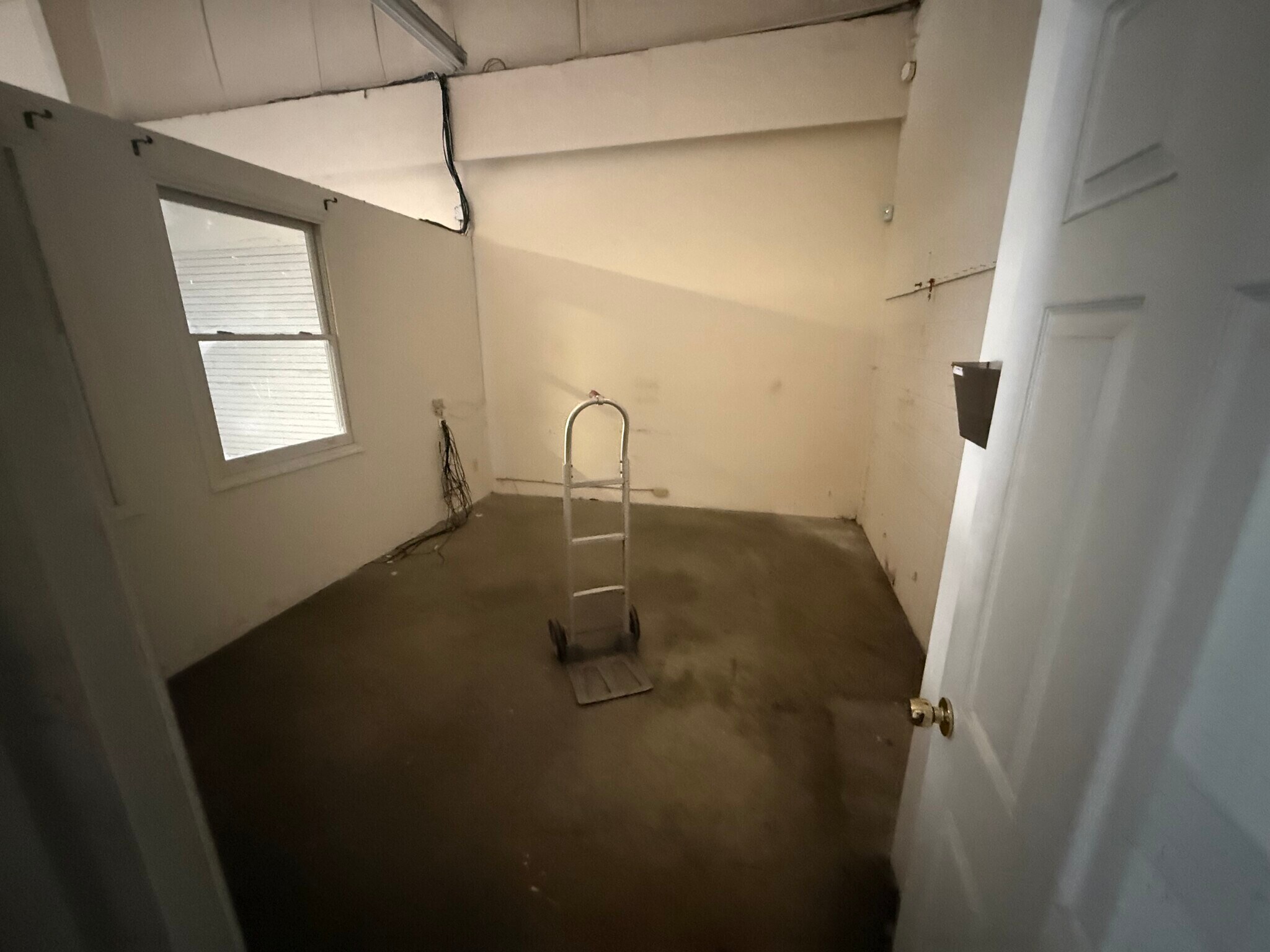 1555 E Park Place Blvd, Stone Mountain, GA for lease Interior Photo- Image 1 of 7