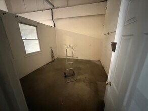 1555 E Park Place Blvd, Stone Mountain, GA for lease Interior Photo- Image 1 of 7