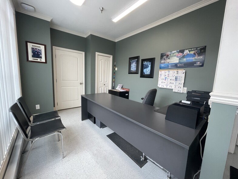 9466 189th St, Surrey, BC for lease - Building Photo - Image 3 of 5