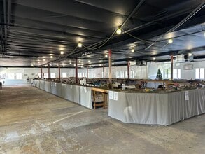 28200 Hwy 189, Lake Arrowhead, CA for lease Interior Photo- Image 2 of 4