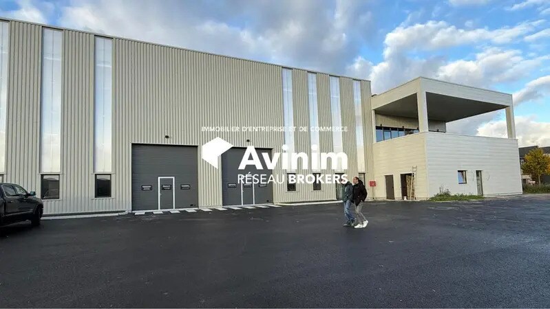 Industrial in Serris for lease Building Photo- Image 1 of 11