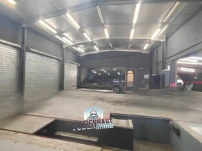 Retail in Toulouse for sale Interior Photo- Image 1 of 8