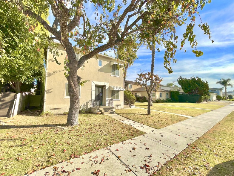 8738 Ramsgate Ave, Los Angeles, CA for sale - Primary Photo - Image 1 of 5