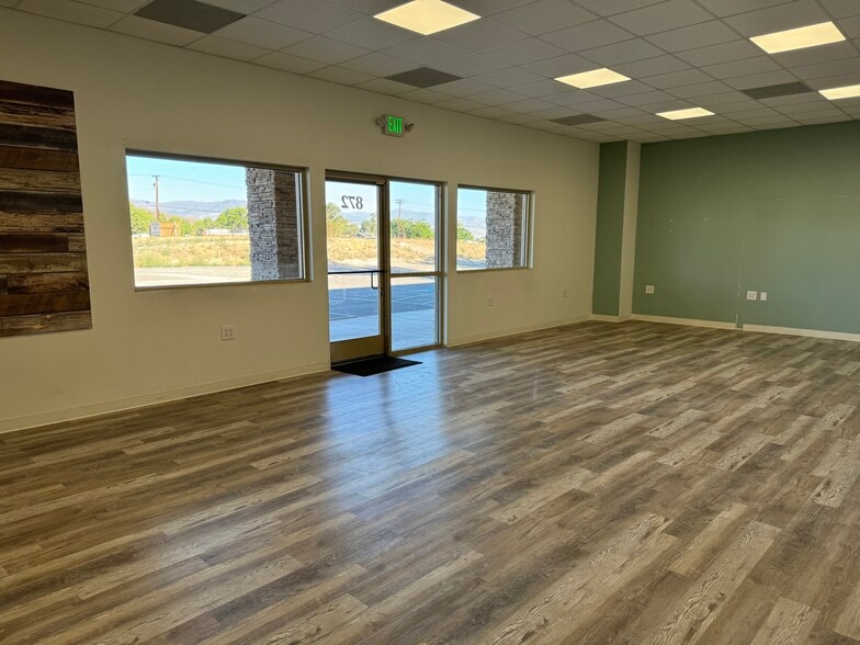 872 Cottonwood Ln, Fernley, NV for lease - Interior Photo - Image 2 of 32