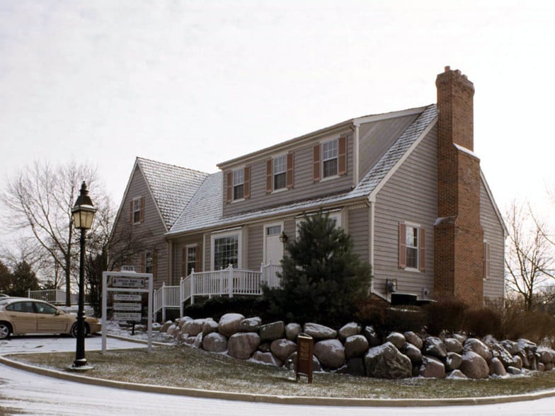 1625 W Colonial Pky, Palatine, IL for lease - Building Photo - Image 2 of 9