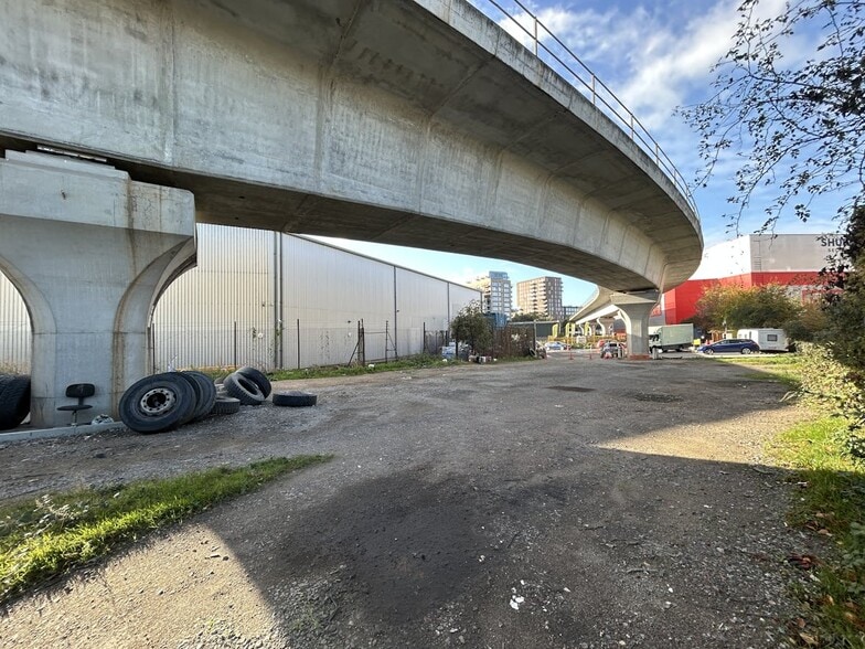 Oriental Way, London for lease - Building Photo - Image 2 of 3