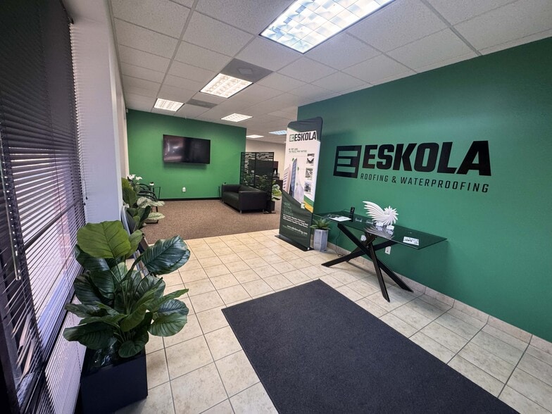 1809 Associates Ln, Charlotte, NC for lease - Building Photo - Image 3 of 16