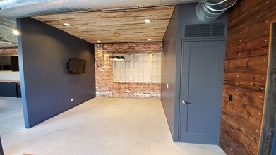 2814 N California Ave, Chicago, IL for lease Interior Photo- Image 2 of 3