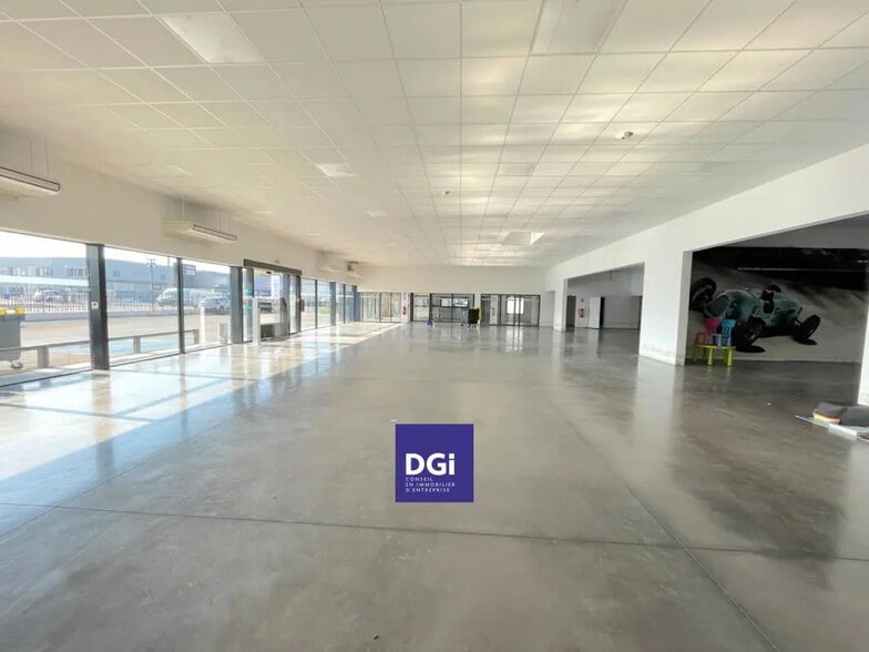 Retail in Nîmes for lease - Interior Photo - Image 1 of 9