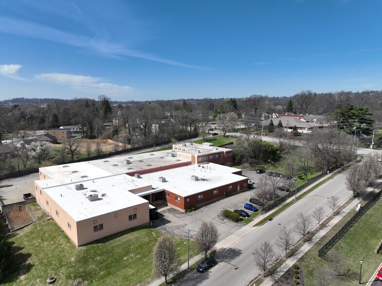 5027 Madison Rd, Cincinnati, OH for sale - Building Photo - Image 2 of 7