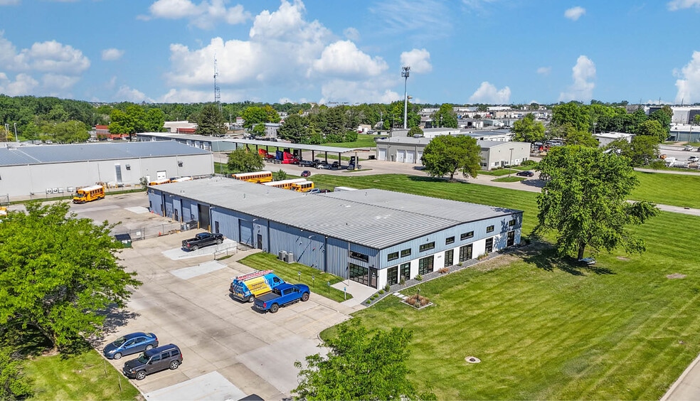 3300 NW 101st St, Urbandale, IA for sale - Building Photo - Image 1 of 26