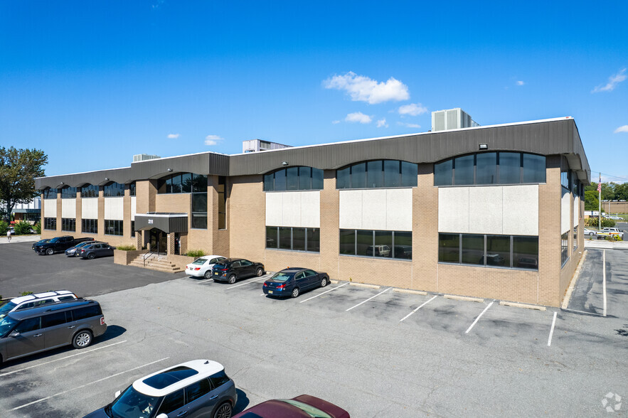 211 Benigno Blvd, Bellmawr, NJ for lease - Primary Photo - Image 1 of 4