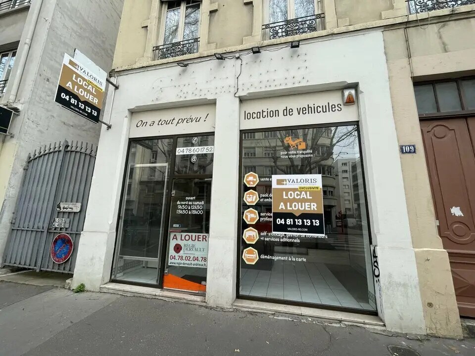 Retail in Lyon for lease Building Photo- Image 1 of 4