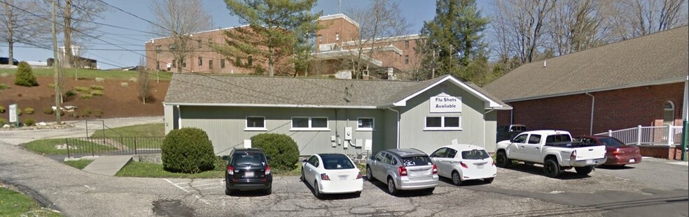 36 Hospital Dr, Spruce Pine, NC for lease - Building Photo - Image 1 of 1