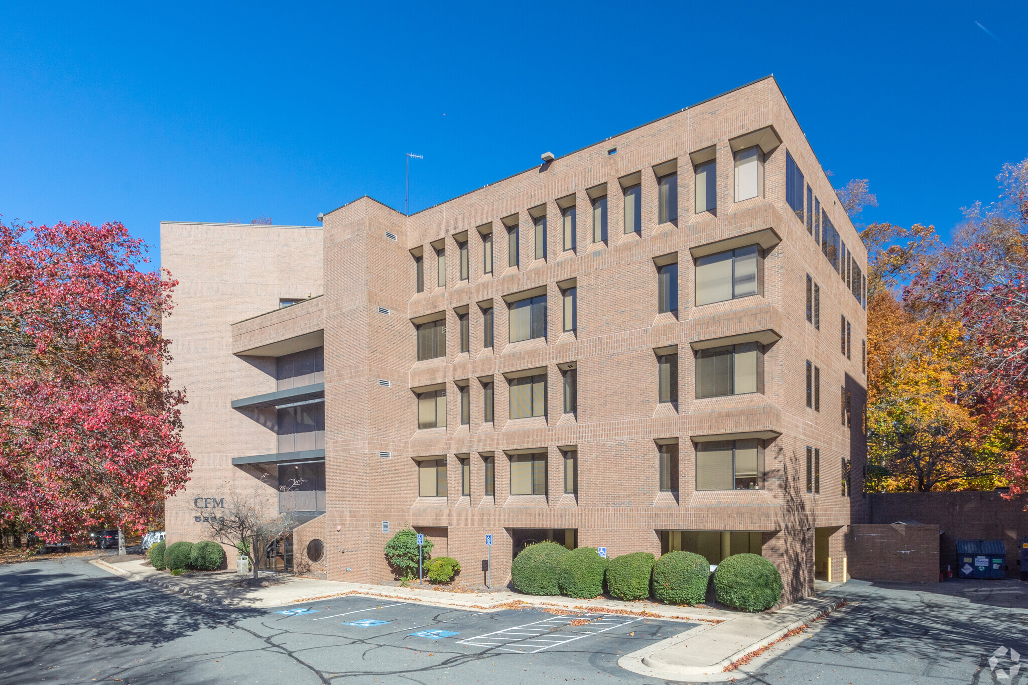 5250 Cherokee Ave, Alexandria, VA for lease Building Photo- Image 1 of 5