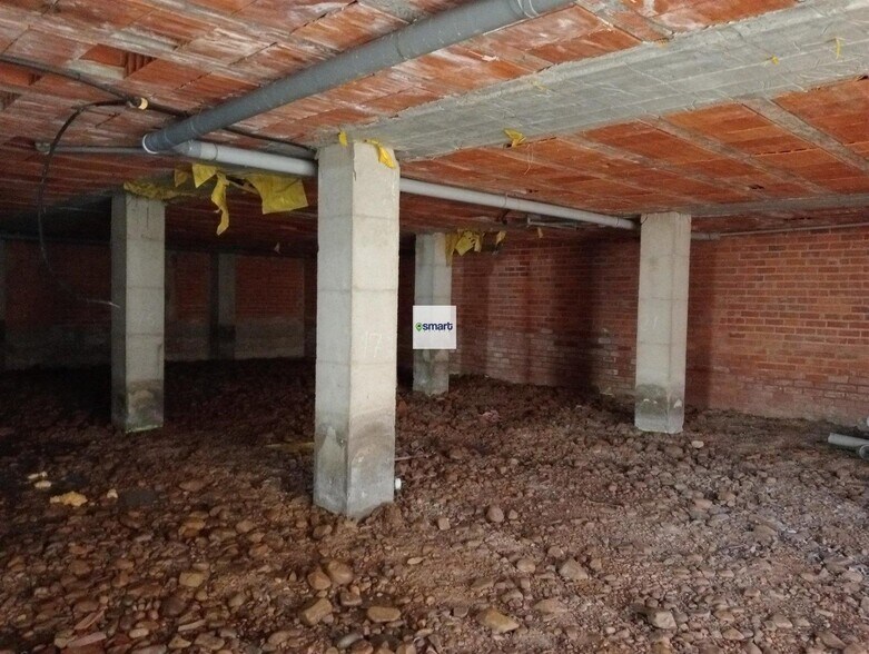 Industrial in Carrizo, León for sale - Building Photo - Image 3 of 4