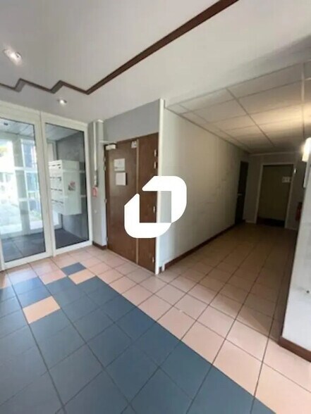 7 Chemin De La Dhuy, Meylan for lease - Lobby - Image 3 of 12