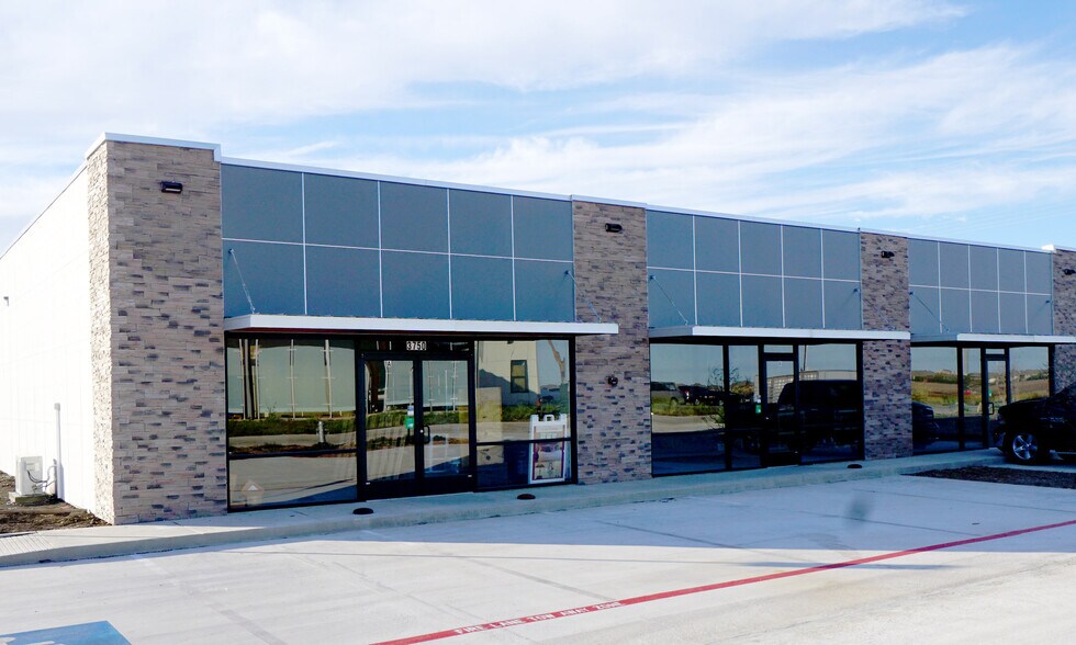 3750 Limmer Loop, Hutto, TX for lease - Building Photo - Image 2 of 6