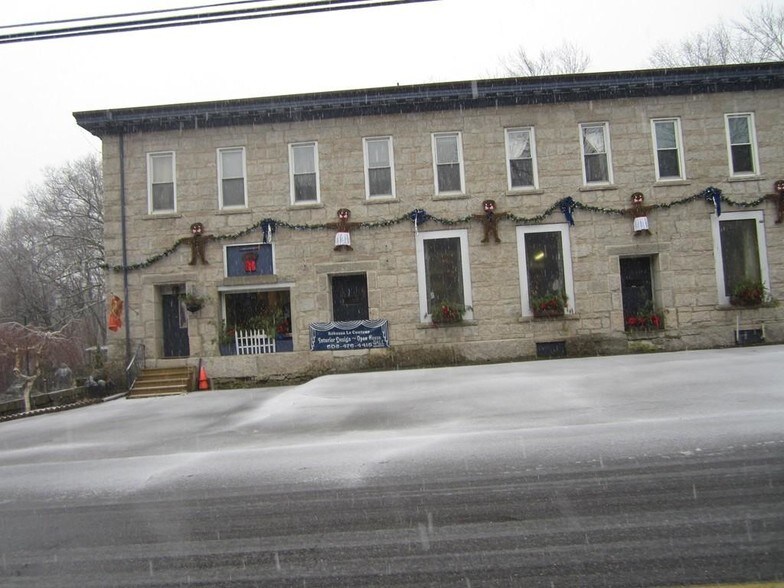 356 Manchaug Rd, Sutton, MA 01590