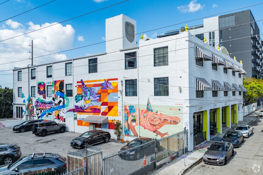120-124 NW 25th St, Miami, FL for lease - Building Photo - Image 1 of 5