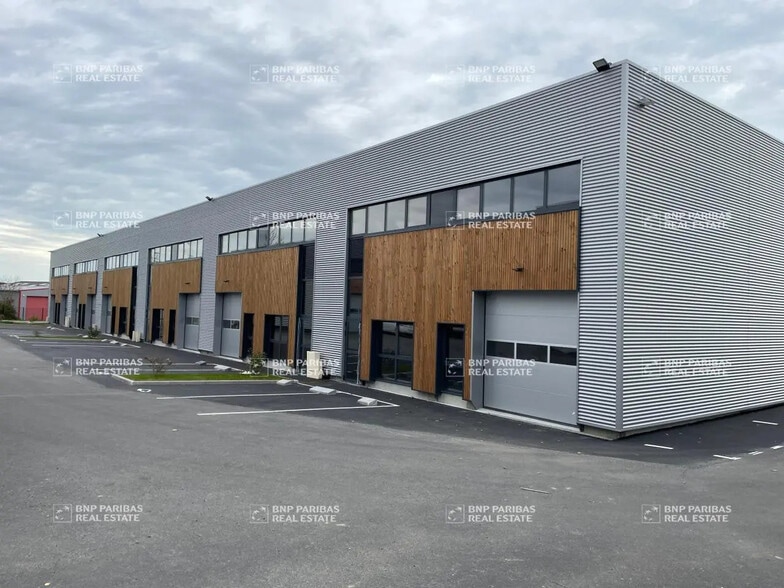 Flex in Basse-Goulaine for sale - Building Photo - Image 2 of 6