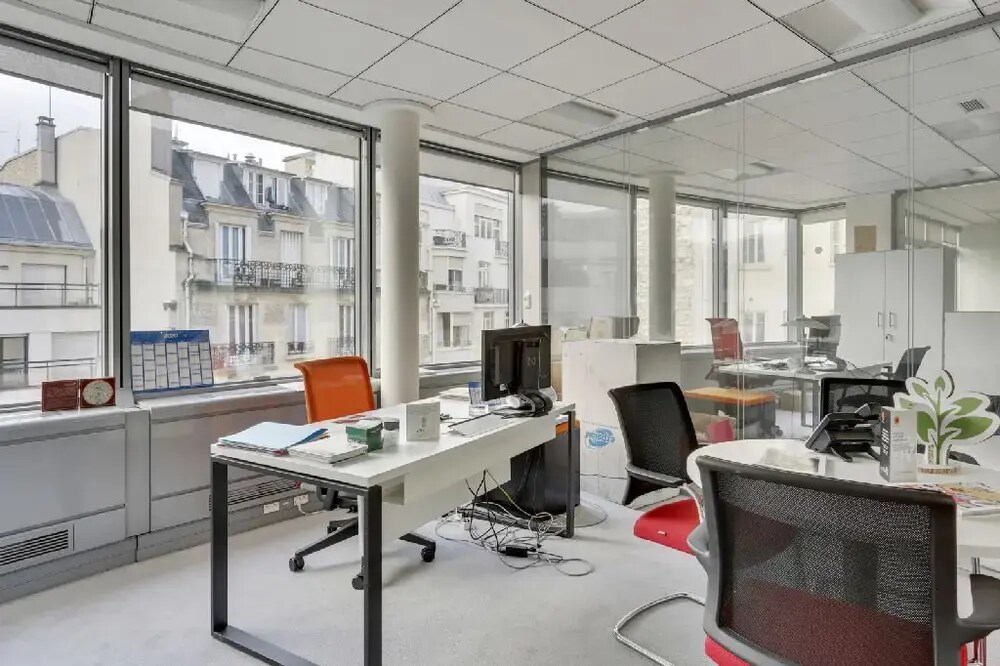 Office in Neuilly-sur-Seine for lease Interior Photo- Image 1 of 4