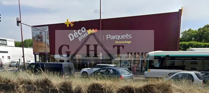 Retail in Bondy for sale - Building Photo - Image 2 of 3